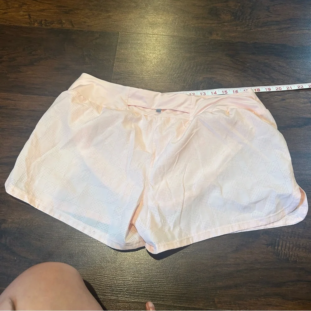 [Nike] Pale Pink Athletic Shorts